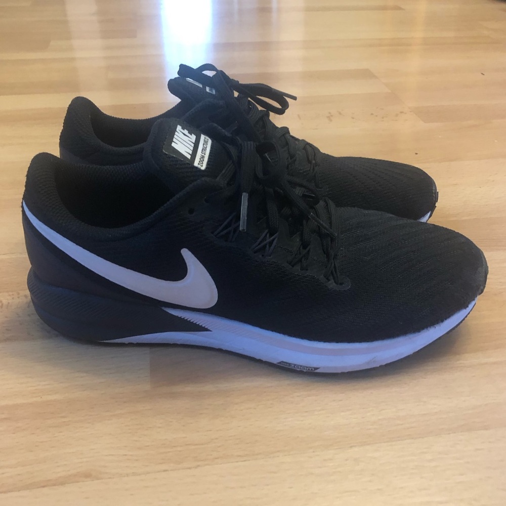 Nike Air Zoom Structure 22 size 9W (women’s)